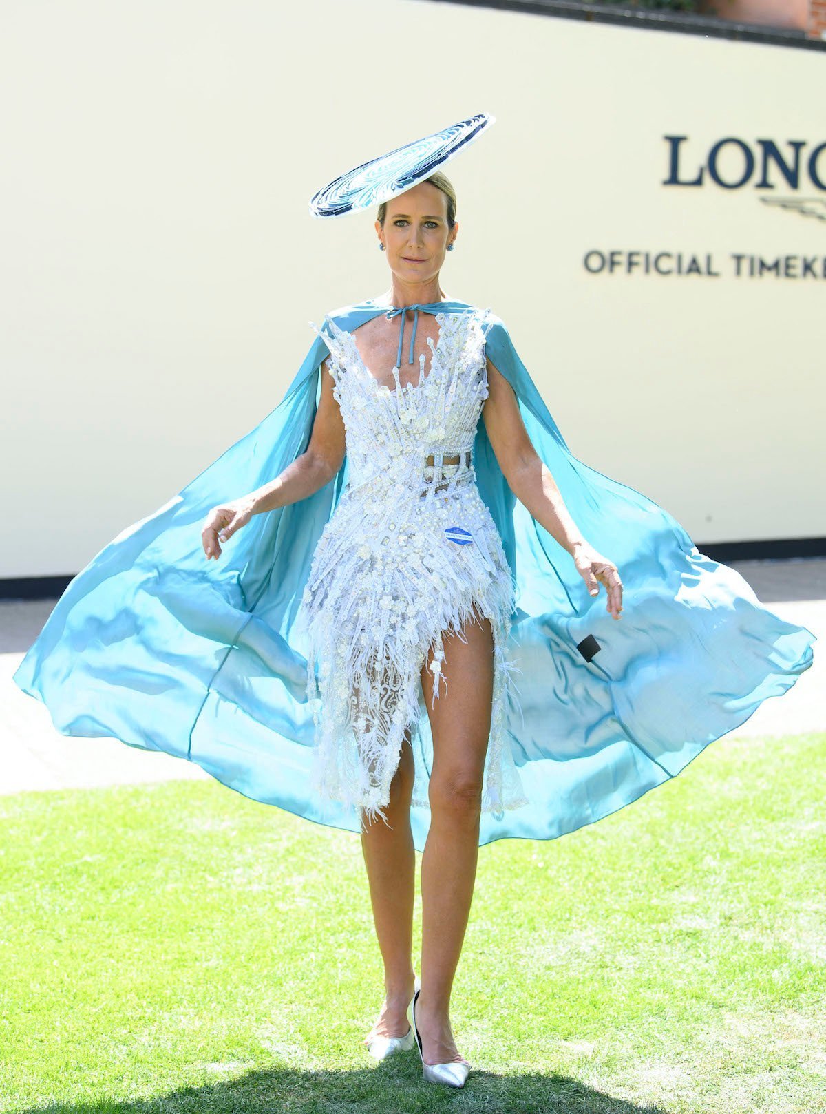 Détail de la tenue extravagante de Lady Hervey