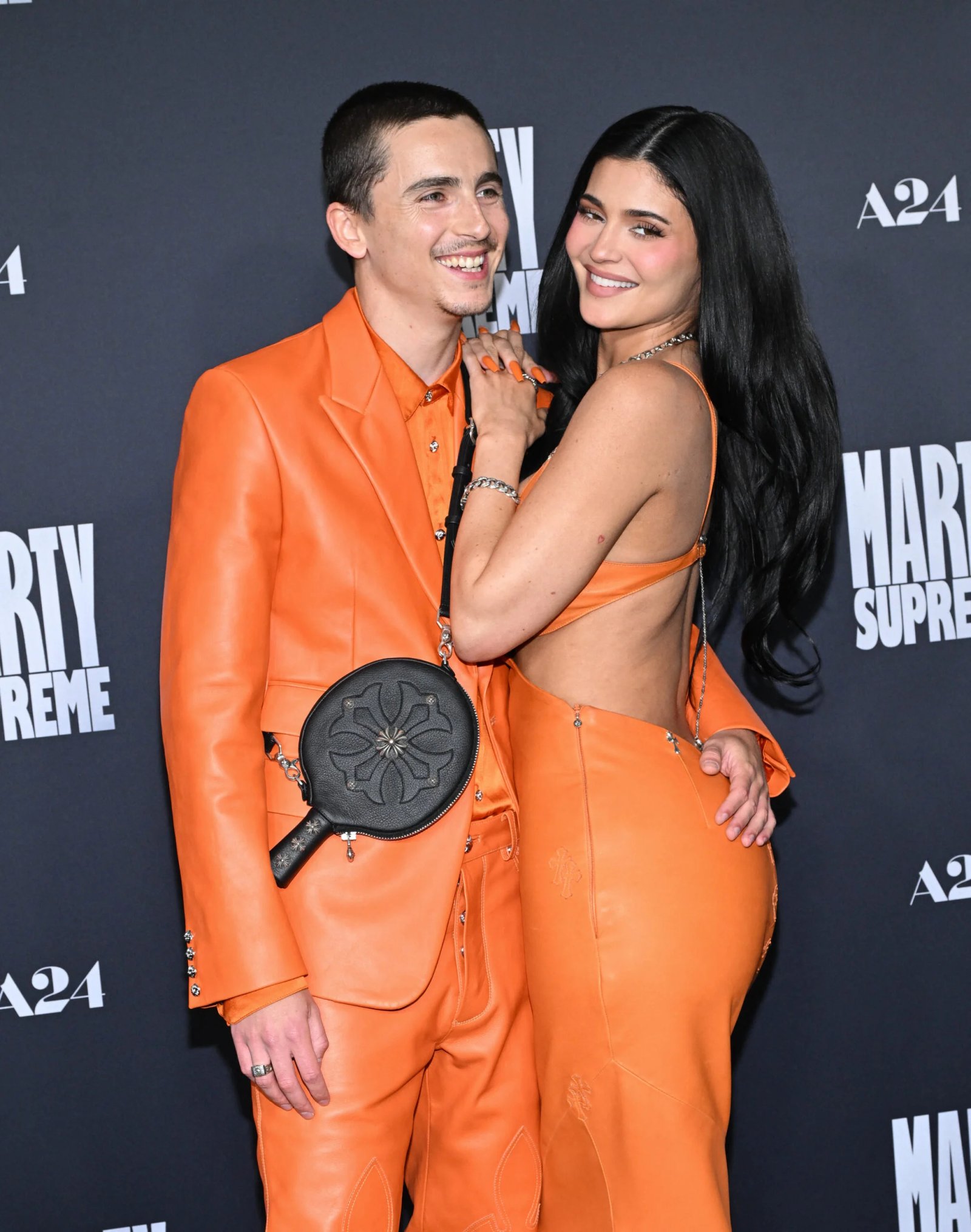 Rires complices entre Timothée et Kylie