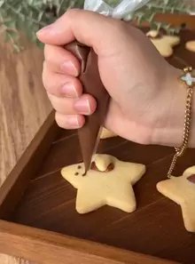 Décoration des biscuits étoilés