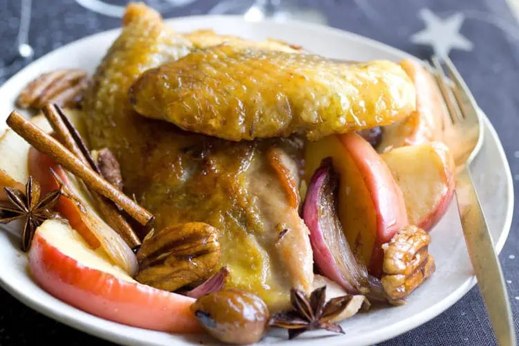 Chapon de pintade aux pommes et sirop d'érable