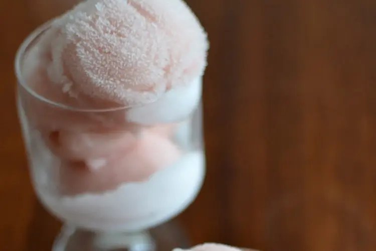 Sorbet au champagne et à l'eau de rose