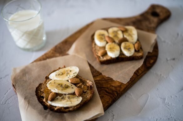 Aliments favorisant le sommeil : fruits secs, banane et tisane