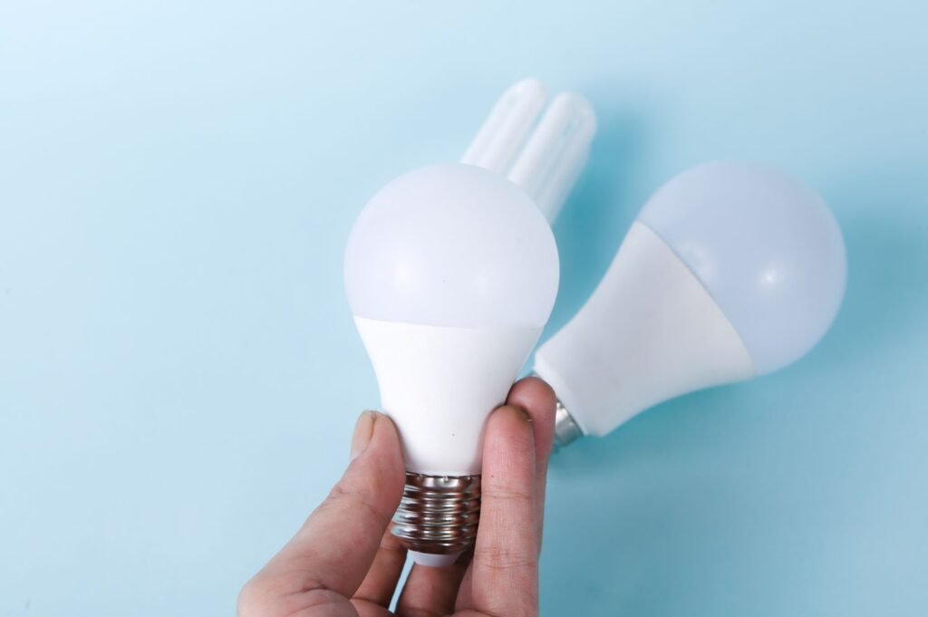 Ampoules LED de différentes températures de couleur, du blanc chaud au blanc froid