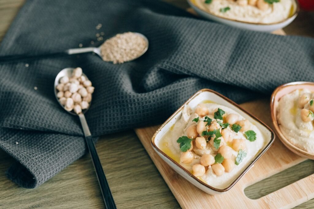Bol de houmous maison à base de pois chiches