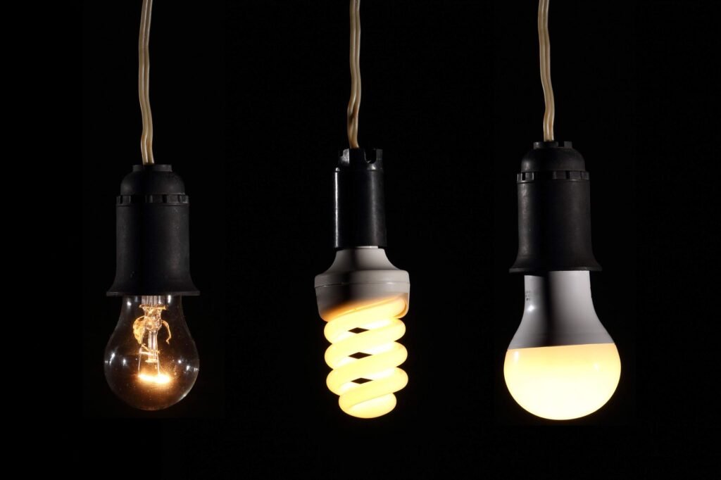 Comparaison entre une ampoule LED et une ampoule à incandescence