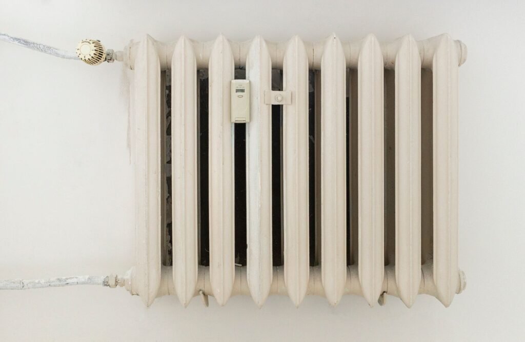 Thermostat de radiateur dans un salon