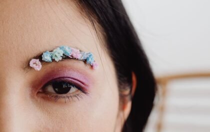 Comment faire pousser les sourcils plus vite naturellement