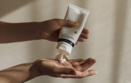 Comment prendre soin de ses mains sèches : routine et bons gestes