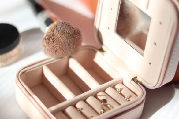 Comment ranger ses bijoux : astuces pour gagner de la place