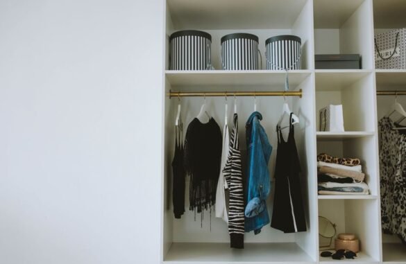 Organiser son dressing : la méthode complète pour un rangement durable