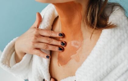 Comment enlever l'autobronzant des mains et du corps