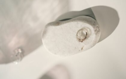 Comment nettoyer ses bijoux en argent noirci facilement