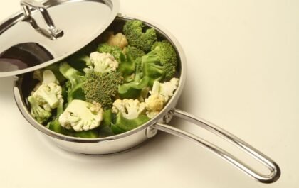 Poele en inox : comment cuisiner sans que ca accroche