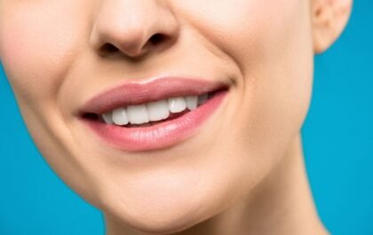 Blanchir les dents a la maison : les astuces qui marchent