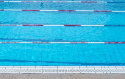 Comment entretenir une piscine : le guide pour une eau claire