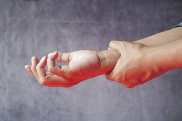 Comment soigner une tendinite du poignet efficacement